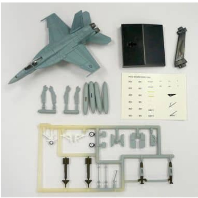 [PTM]1/144 F/A-18E スーパーホーネット VFA-27 「ミリタリーエアクラフトシリーズVol.2 世界の主力戦闘機」 カフェレオ プラモデル