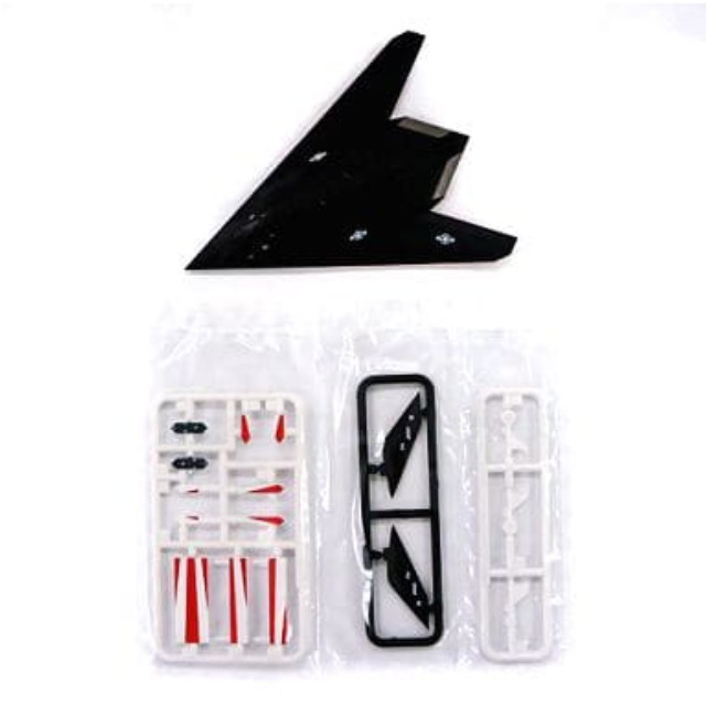 [PTM]1/144 F-117A ナイトホーク(星条旗) 第4450戦闘航空群 1983年12月4日 「現用機コレクション第3弾 漆黒のステルス F-117A NIGHTHAWK」 童友社 プラモデル